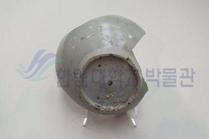 전시실_유물_백자_포토샵버전.jpg 이미지